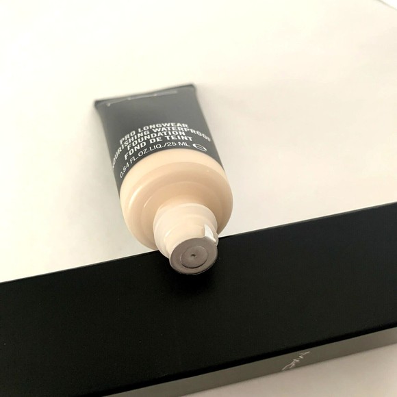New MAC Pro Longwear Nourishing Waterproof Foundation NW13 New Factory Sealed - Picture 10 of 11